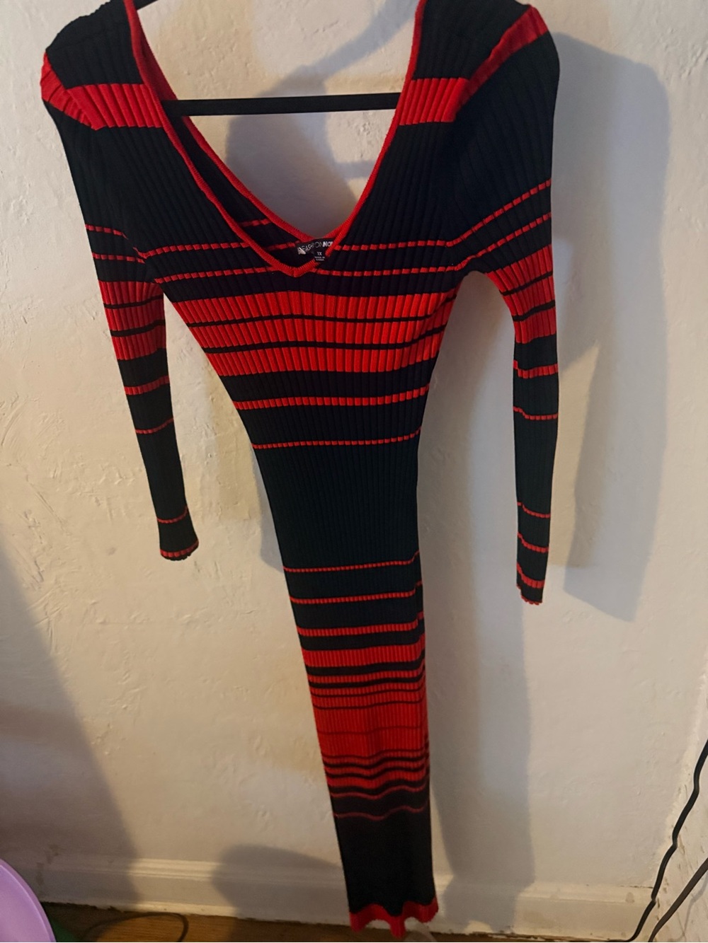 Fashion Nova Black & Red Ribbed V-Neck Long Sleeve Bodycon Dress